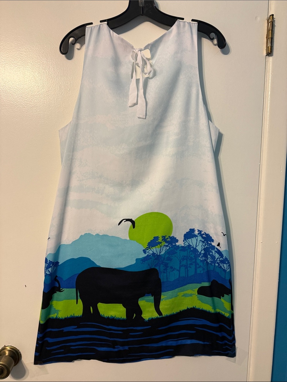 Woman’s size 14 crown & ivy White Dress with Blue and Green Elephant Scene - Picture 3 of 6